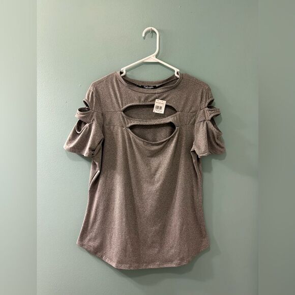 NWT … ROUGE “Size: 1X” Cold Shoulder Top - Picture 1 of 3